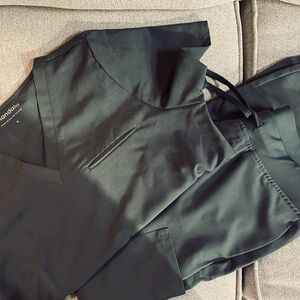 Mandala Women’s Medium Steel Grey Scrub Set- excellent quality